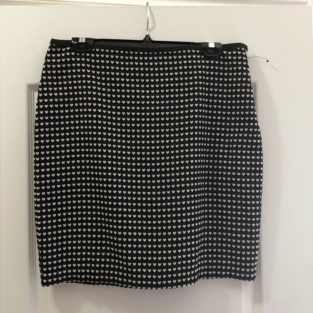 New STUDIO M skirt white hearts on black 💋 NWOT